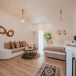 Appartement Fireplace Escape