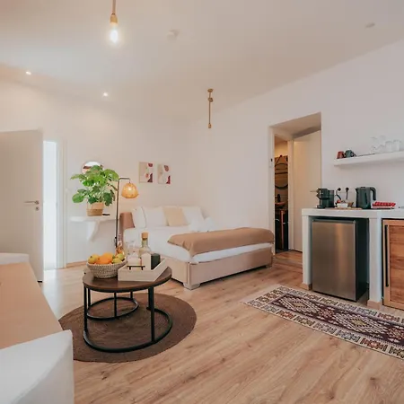 Fireplace Escape Apartman *